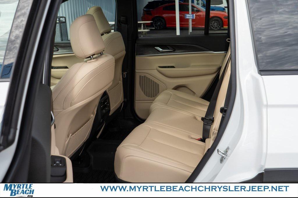 new 2025 Jeep Grand Cherokee car, priced at $47,994