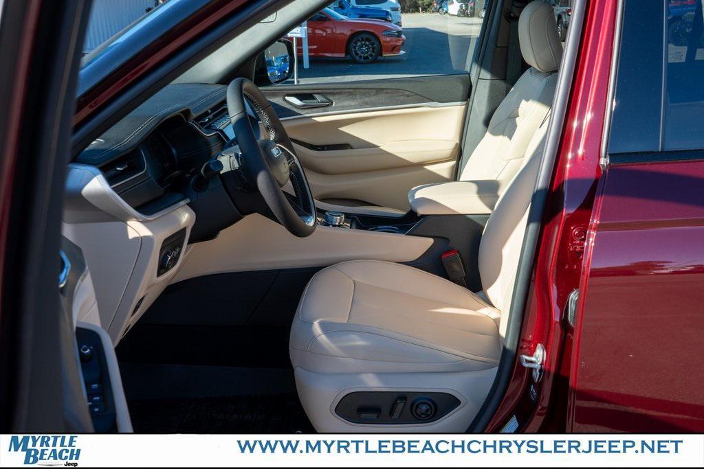 new 2025 Jeep Grand Cherokee car, priced at $48,566