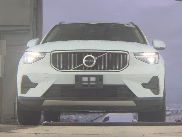 used 2025 Volvo XC40 car, priced at $32,888