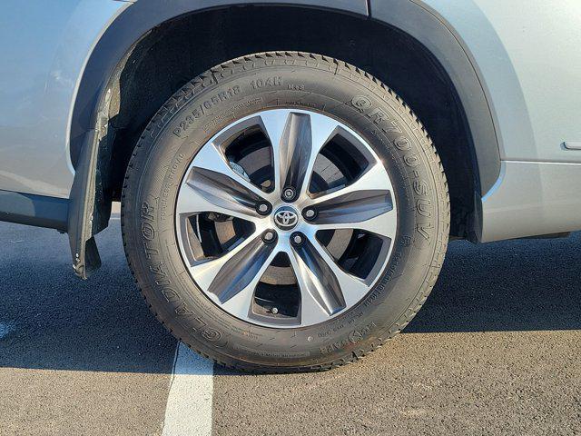 used 2020 Toyota Highlander car, priced at $27,899