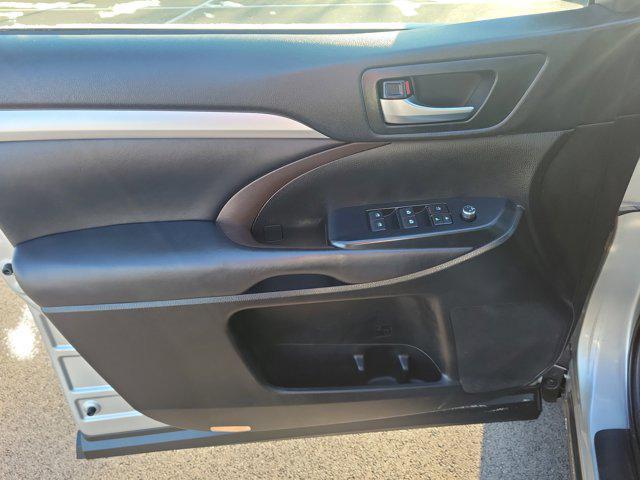used 2019 Toyota Highlander car, priced at $25,194