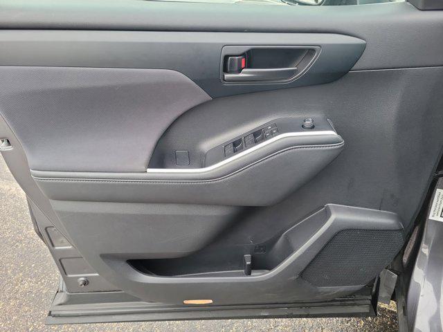 used 2024 Toyota Highlander car, priced at $33,897