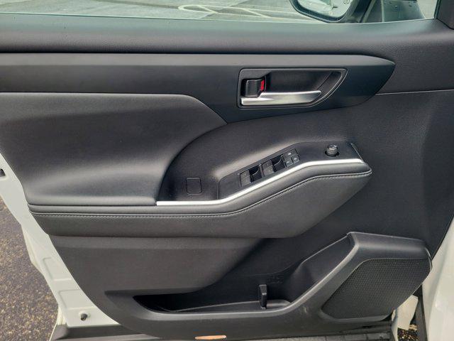 used 2021 Toyota Highlander Hybrid car, priced at $28,838