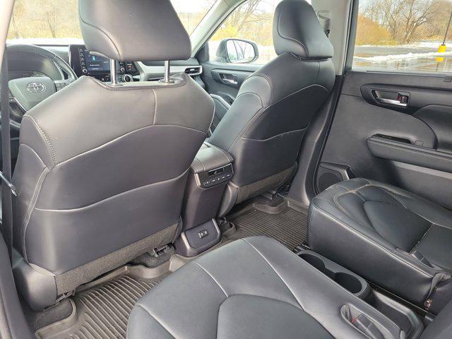 used 2021 Toyota Highlander Hybrid car, priced at $28,838