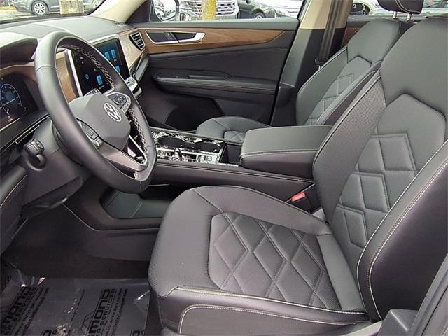 used 2025 Volkswagen Atlas car, priced at $31,977