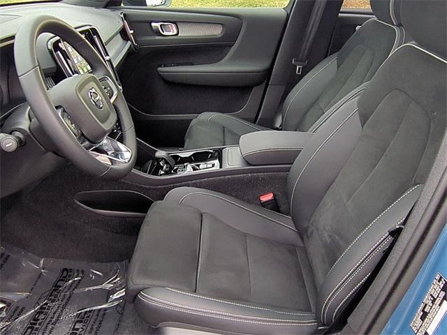 used 2025 Volvo XC40 car, priced at $28,977