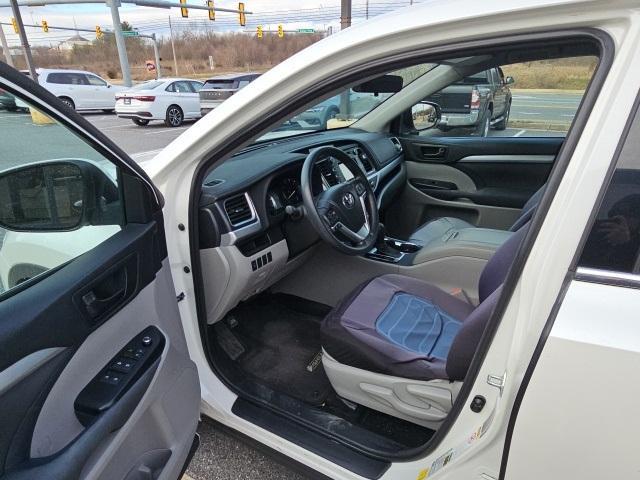 used 2014 Toyota Highlander car, priced at $17,377