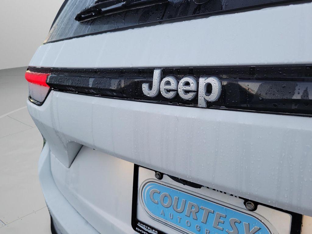 new 2027 Jeep Grand Cherokee car, priced at $46,302