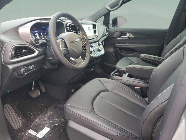 new 2026 Chrysler Pacifica car, priced at $39,051