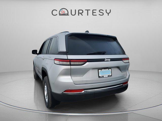 new 2025 Jeep Grand Cherokee car, priced at $34,450