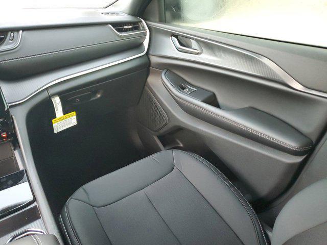 new 2025 Jeep Grand Cherokee car, priced at $34,450