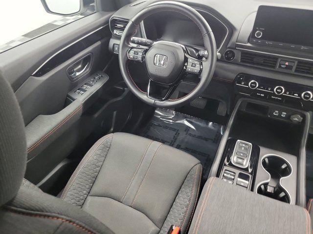 used 2025 Honda Pilot car, priced at $35,990