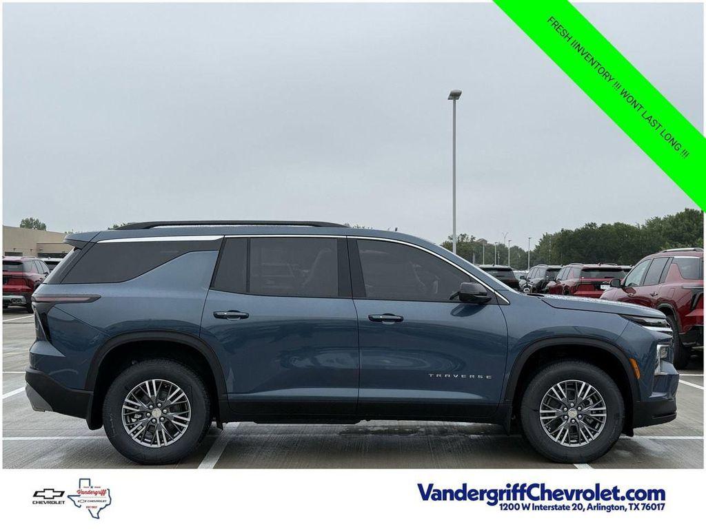 new 2026 Chevrolet Traverse car, priced at $40,415