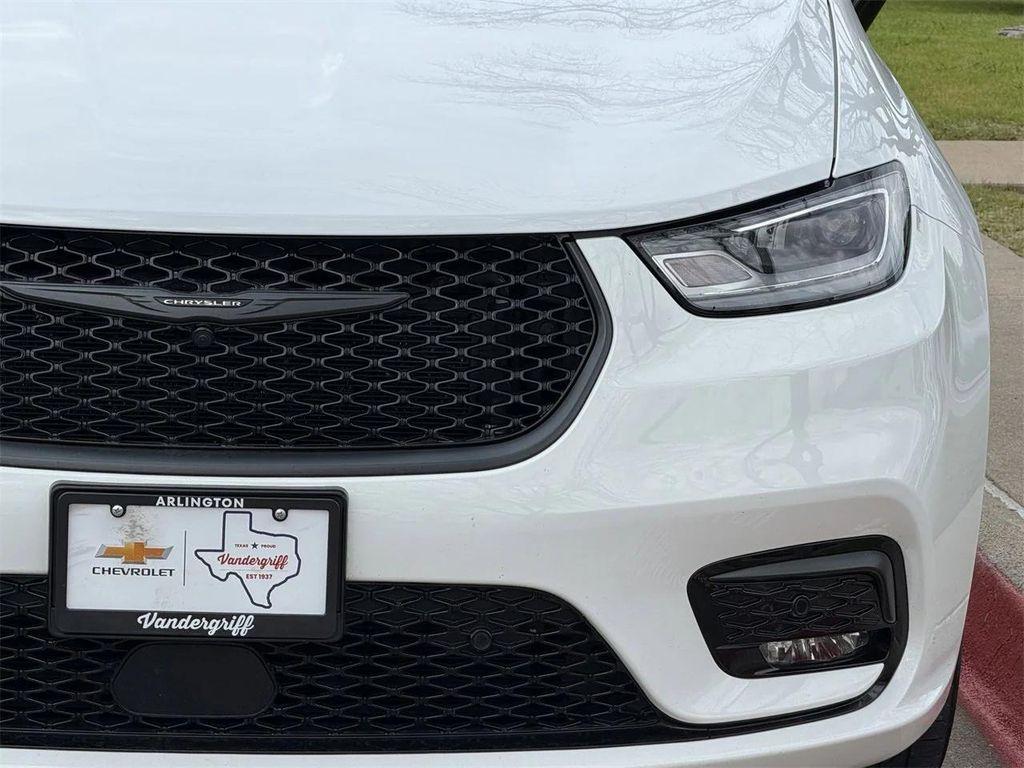 used 2024 Chrysler Pacifica Hybrid car, priced at $30,928