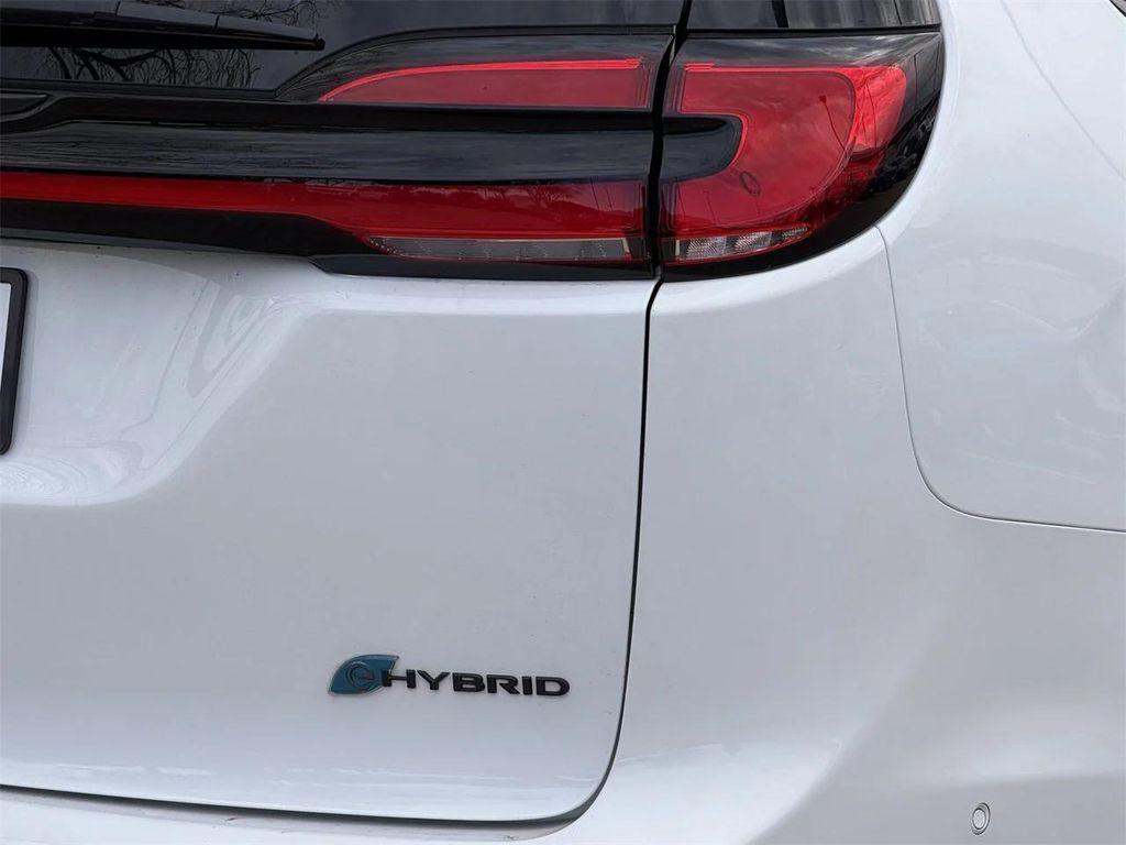 used 2024 Chrysler Pacifica Hybrid car, priced at $30,928
