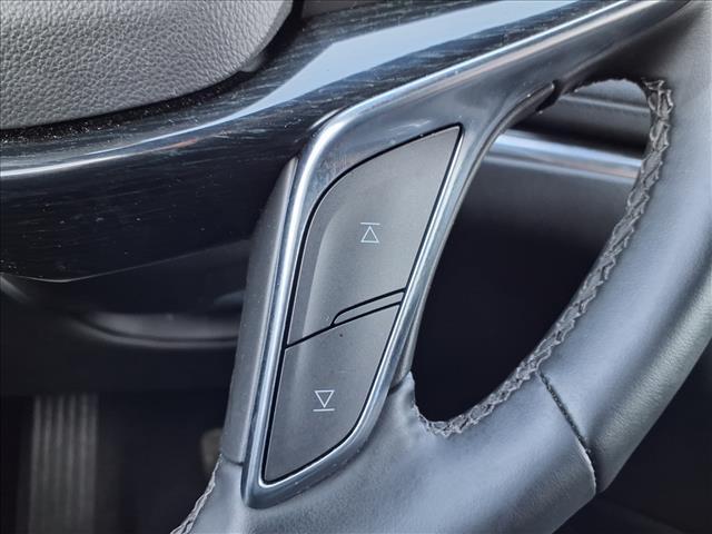 used 2025 Cadillac XT5 car, priced at $40,963