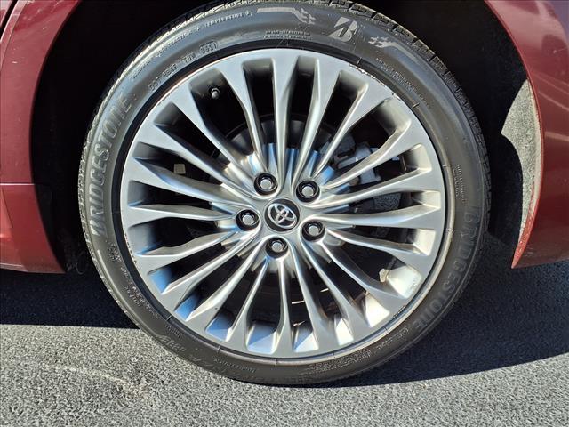 2016 Red Toyota Avalon