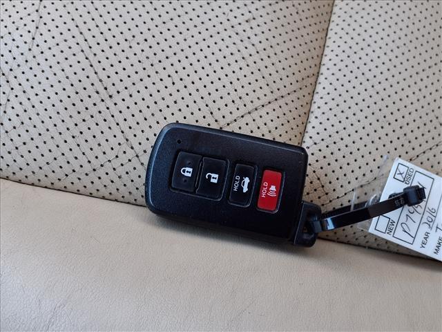 2016 Red Toyota Avalon