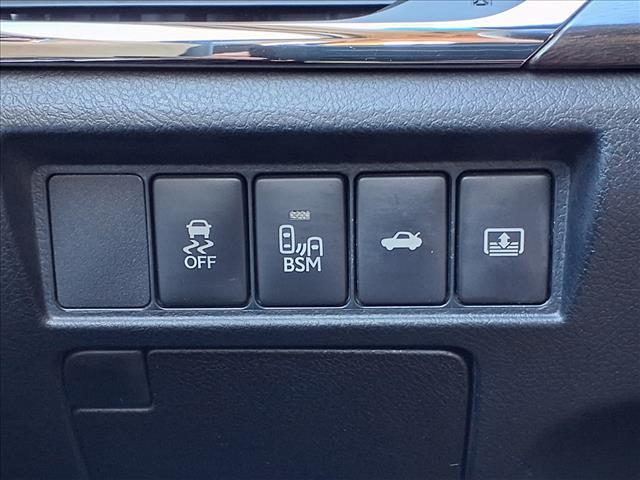 2016 Red Toyota Avalon