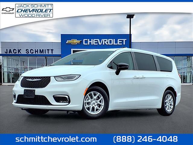 used 2024 Chrysler Pacifica car, priced at $34,990