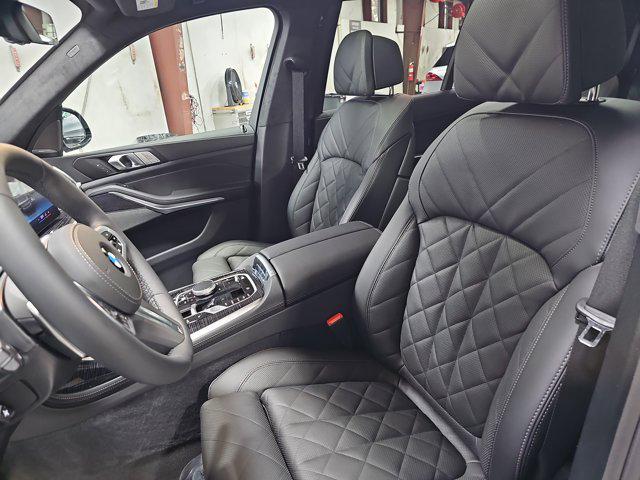 new 2026 BMW X7 car, priced at $100,105