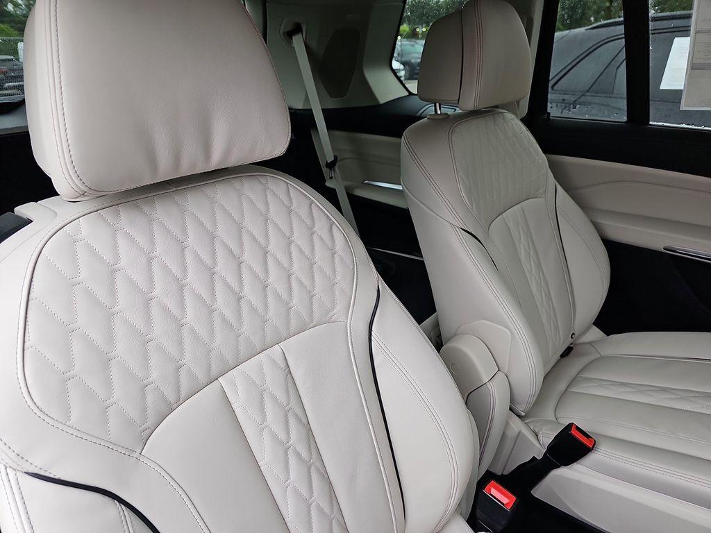 new 2027 BMW X7 car, priced at $101,713