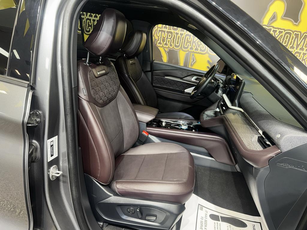 used 2025 Ford Explorer car