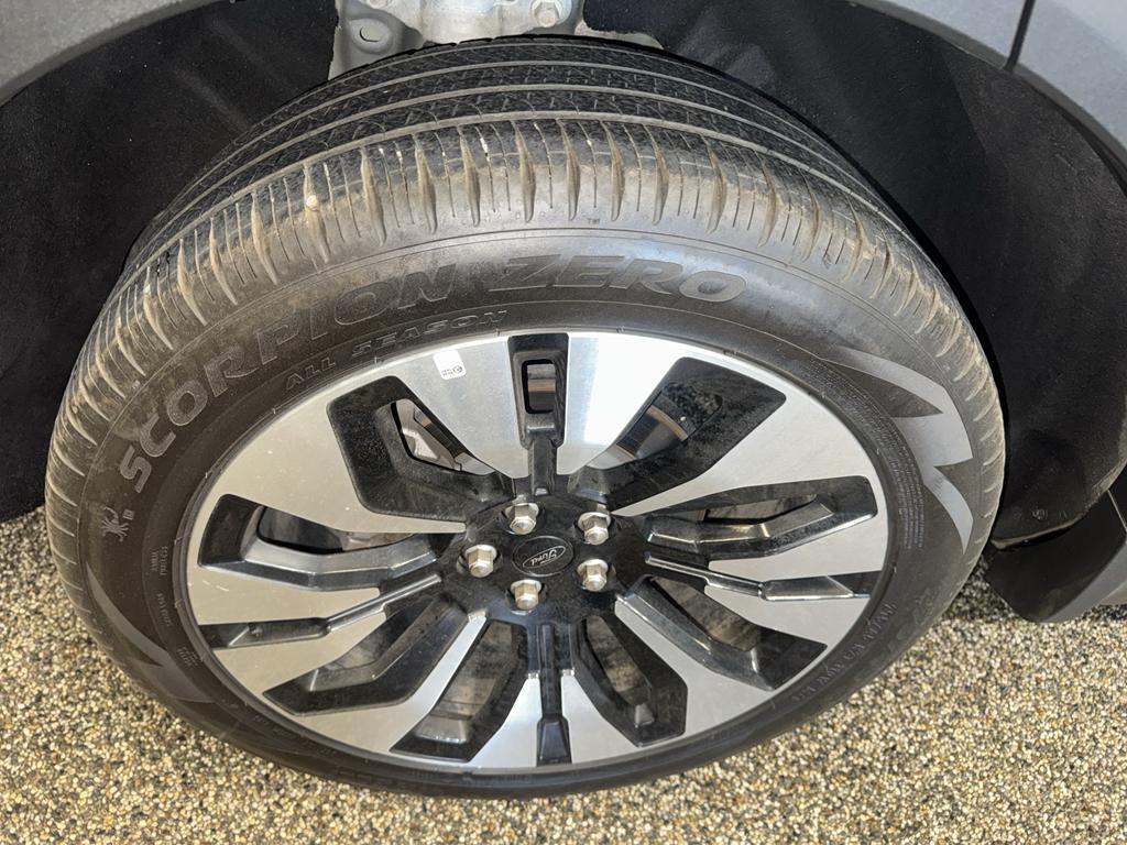used 2025 Ford Explorer car