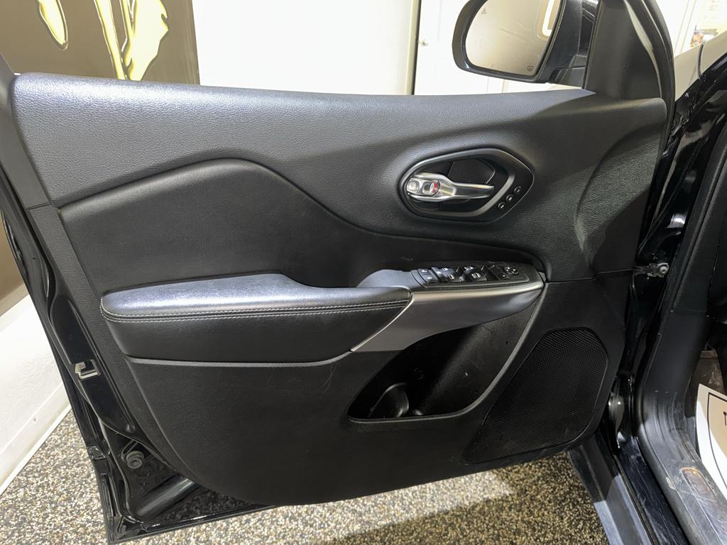 used 2019 Jeep Cherokee car, priced at $19,995