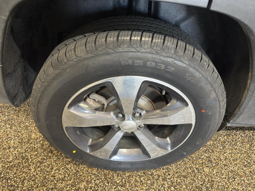 used 2019 Jeep Cherokee car, priced at $19,995