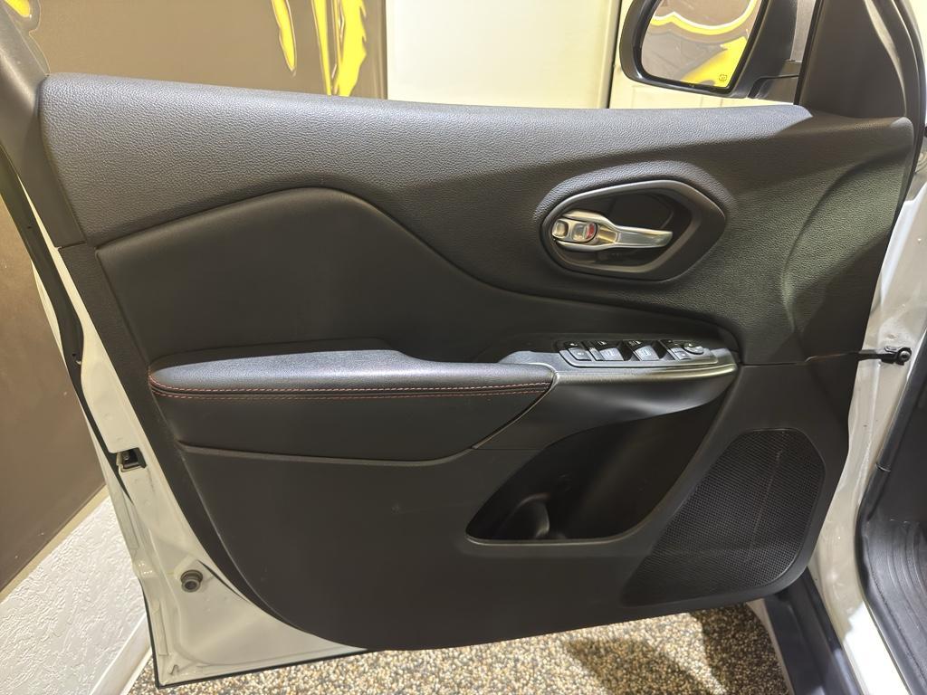 used 2020 Jeep Cherokee car, priced at $21,995