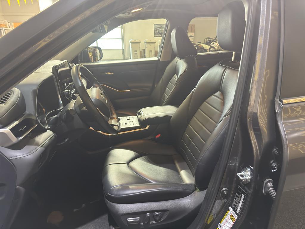 used 2024 Toyota Highlander car, priced at $44,995