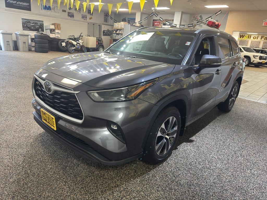 used 2024 Toyota Highlander car, priced at $44,995