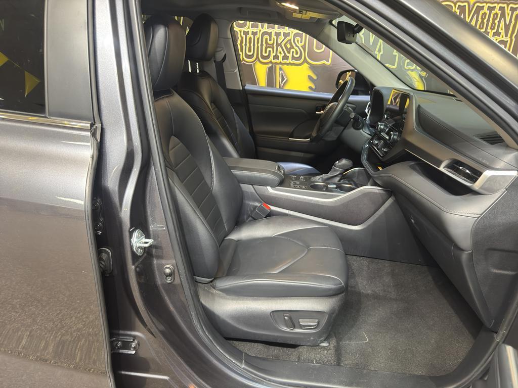used 2024 Toyota Highlander car, priced at $44,995