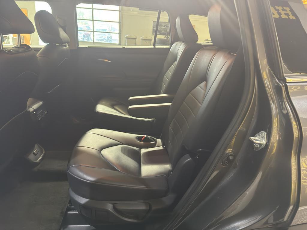 used 2024 Toyota Highlander car, priced at $44,995