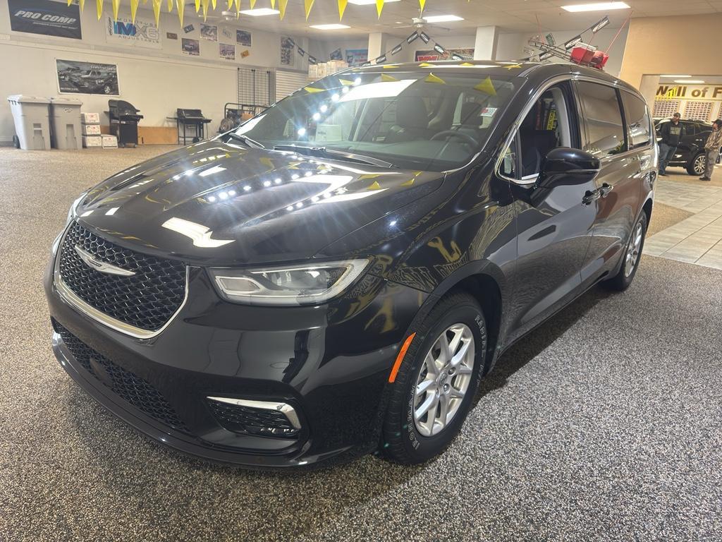 used 2024 Chrysler Pacifica car, priced at $29,995