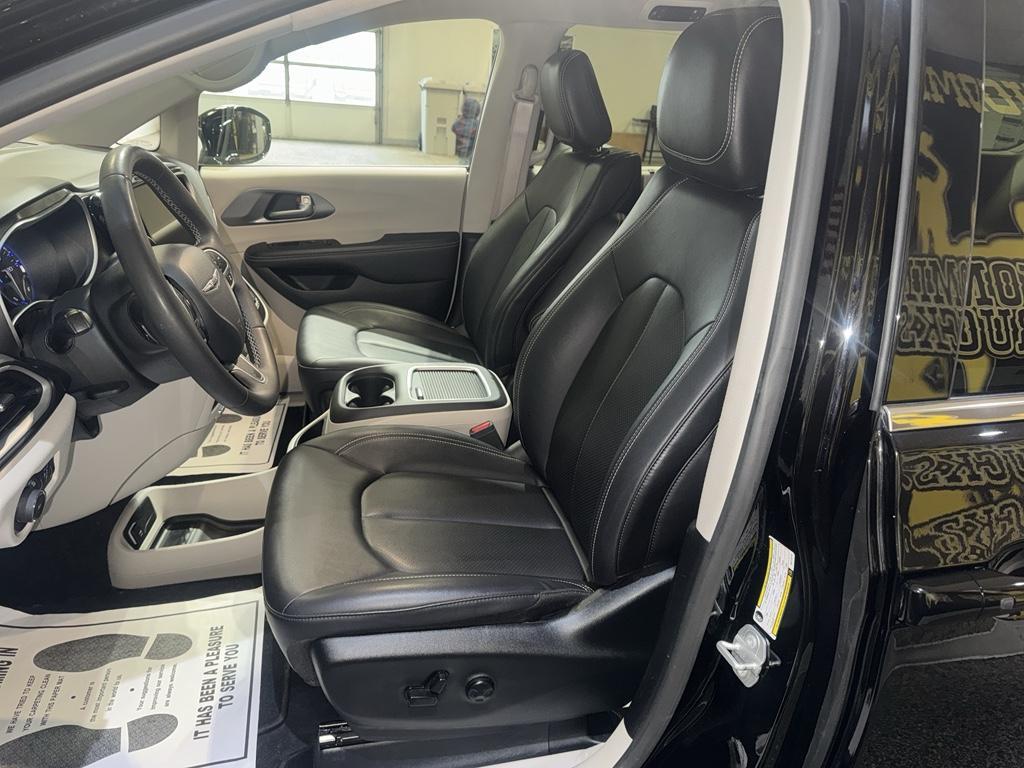 used 2024 Chrysler Pacifica car, priced at $29,995