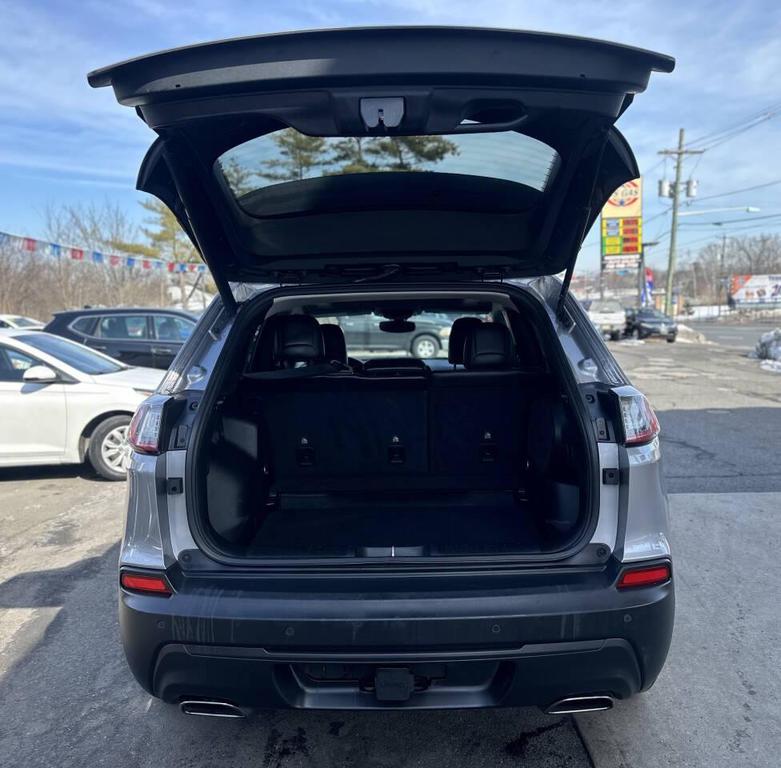 used 2019 Jeep Cherokee car, priced at $9,699