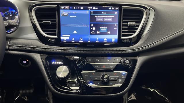 used 2025 Chrysler Pacifica car, priced at $35,104