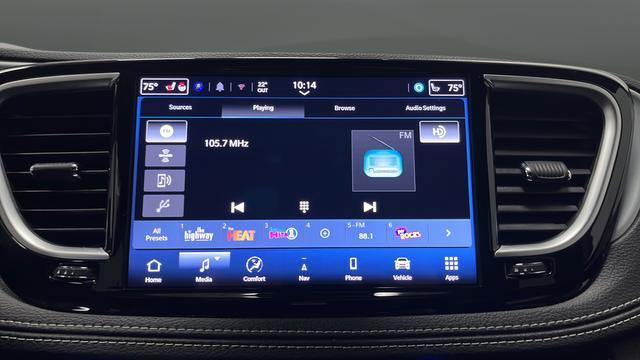 used 2025 Chrysler Pacifica car, priced at $35,104
