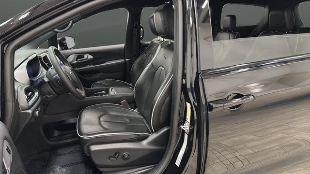 used 2025 Chrysler Pacifica car, priced at $35,149