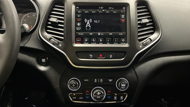 used 2022 Jeep Cherokee car, priced at $25,694
