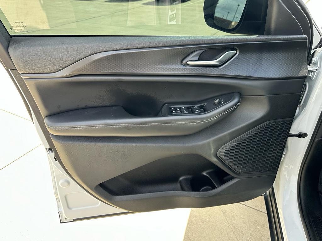 used 2023 Jeep Grand Cherokee L car, priced at $25,498