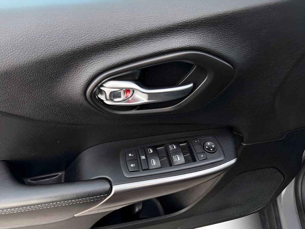 used 2020 Jeep Cherokee car, priced at $15,995