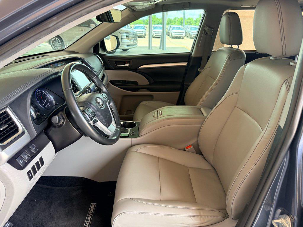 used 2019 Toyota Highlander car, priced at $26,394