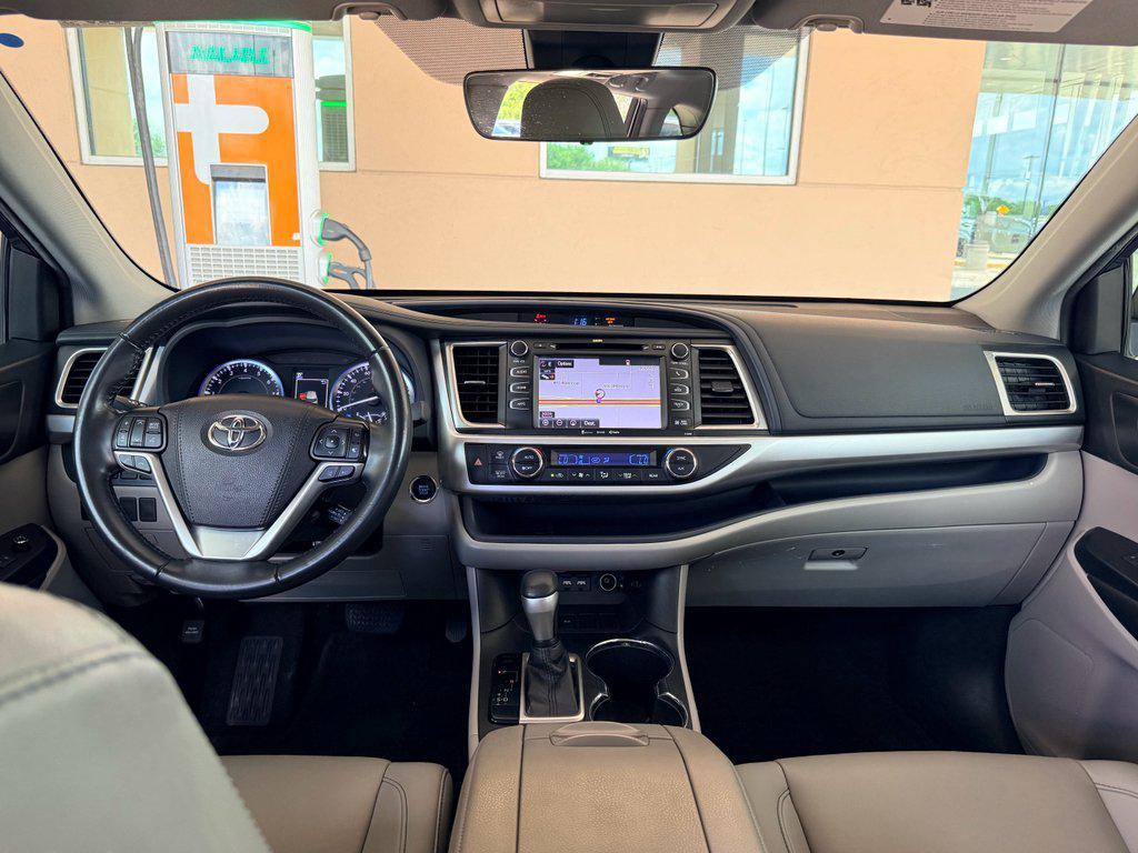 used 2019 Toyota Highlander car, priced at $26,394