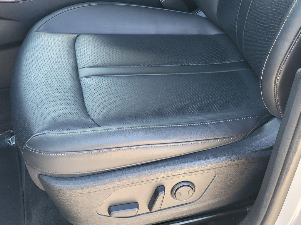 used 2023 Kia Sorento car, priced at $30,497