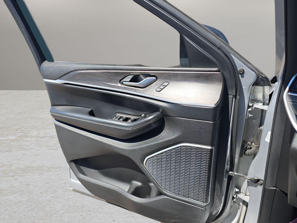 used 2021 Jeep Grand Cherokee L car, priced at $25,296