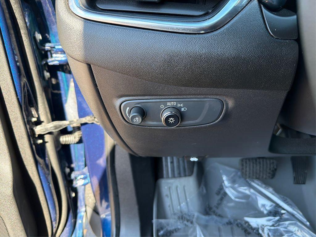 used 2022 Chevrolet Equinox car, priced at $16,370