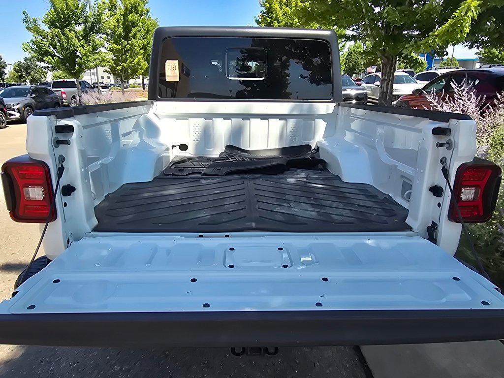 used 2020 Jeep Gladiator car, priced at $27,378